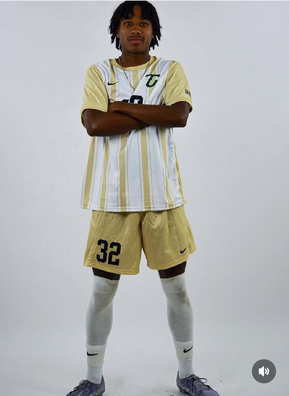 Darryl Jackson playing for Tiffin University